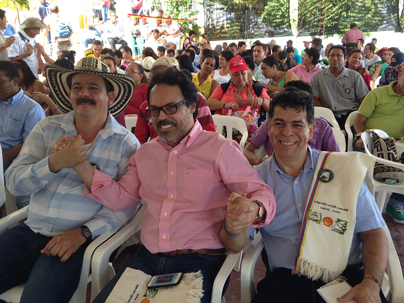 Simití Mayor Elkin Rincón Muñeton (left) joins Shell Colombia's public affairs director Arnaldo Rodriguez (middle) and Jorge Calvache, unconventional ventures manager (right) at the Simití swamp preservation and recovery program ceremony in February.