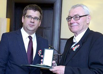 István Bérczi receives the Hungarian Order of Merit with Officer's Cross.