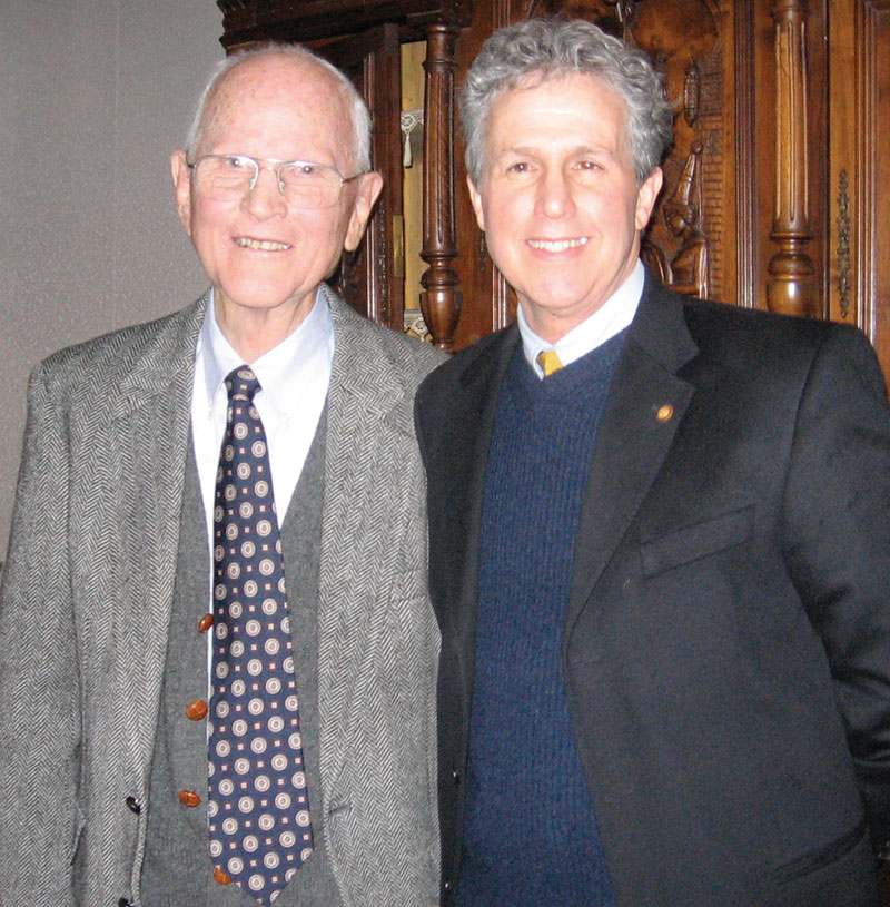 Outgoing Search & Discovery Editor John W. Shelton, left, and successor Edward A. “Ted” Beaumont at a luncheon honoring Shelton’s contributions to AAPG’s digital program.