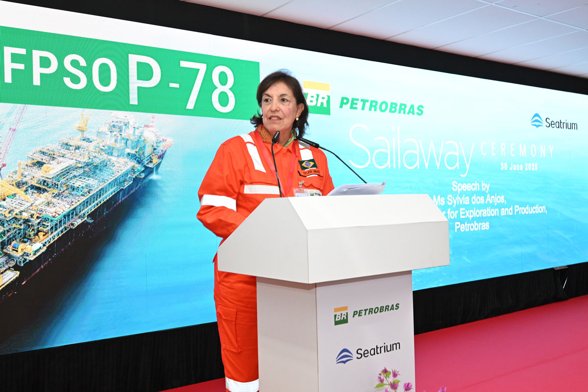 Director Sylvia Anjos delivering a speech at the P-78 Sail Away in June 2025.
