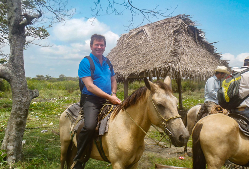 Chris Matchette-Downes in the field with Honduran
colleagues